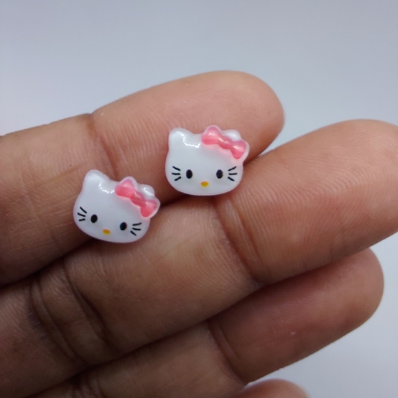Cute Hello Kitty Stud Earrings - Picture 8 of 14